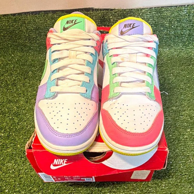 Nike W Dunk Low SE Size 6 White Green Glow Sunset Pulse