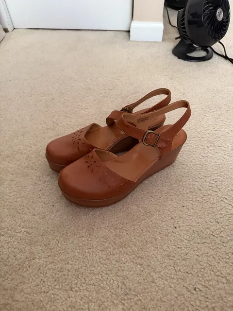 b.o.c. Wedge Sandal Size 11M Tan Brown Cutout Platform Slingback