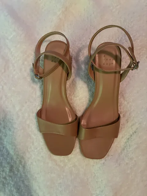 A New Day Block Heel Sandals Size 9.5 Tan Ankle Strap Shoes Z138