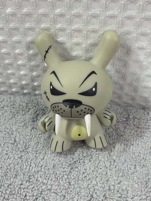 Kidrobot Dunny Endangered Frank Kozik Clambake Fighting Walrus