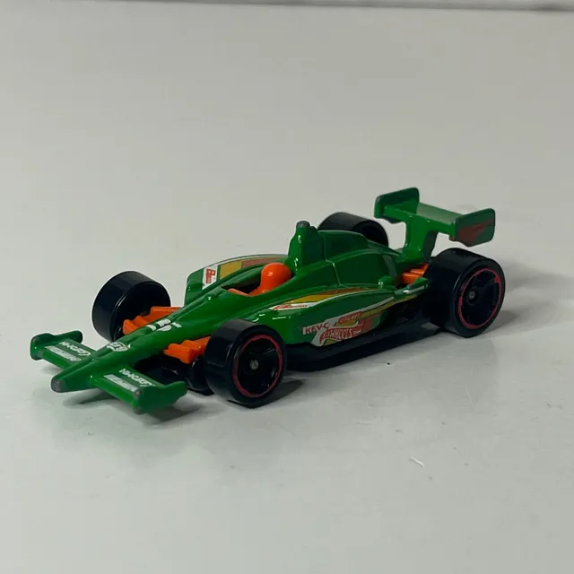 Hot Wheels Indy 500 Oval Green Diecast Formula 1 Race Car