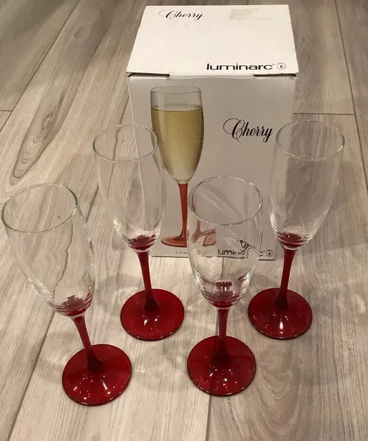 LUMINARC “Cherry” Champagne Flutes Set of 4 6 OZ Glasses France BRAND NEW