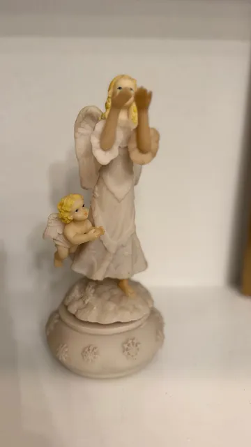 House Of Lloyd Christmas Around The World Gift Of Snow Musical Figurine
