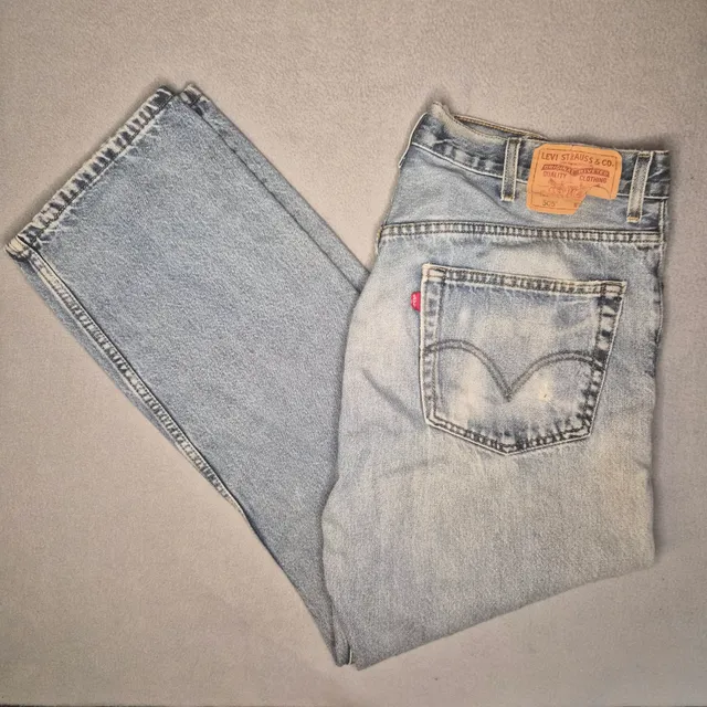 Vintage Levi's 505 Straight leg Jeans Light blue wash fading size mens 38x30