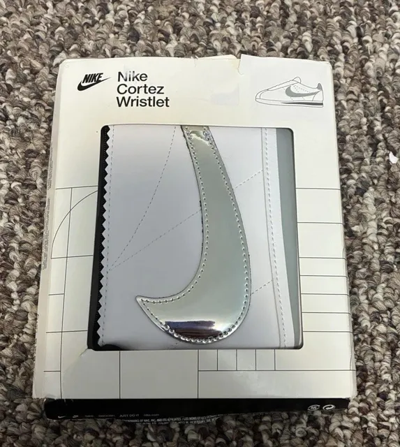 NWT Nike Icon Cortez Wristlet Bag Clutch white/metallic 5.5" x 4.5" Unisex A25