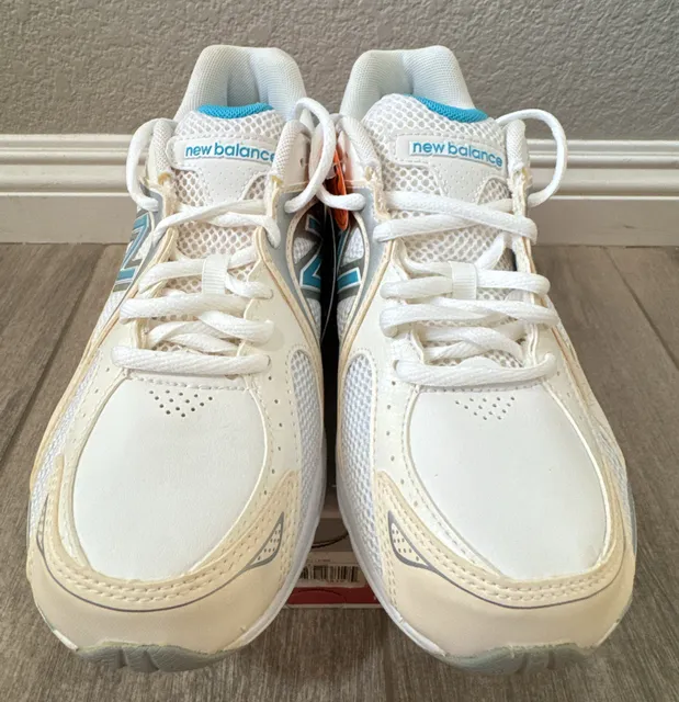 New Balance WW847WB Size 7 D Wide White Blue Walking Shoes Sneakers. Women shoes. Brand new.