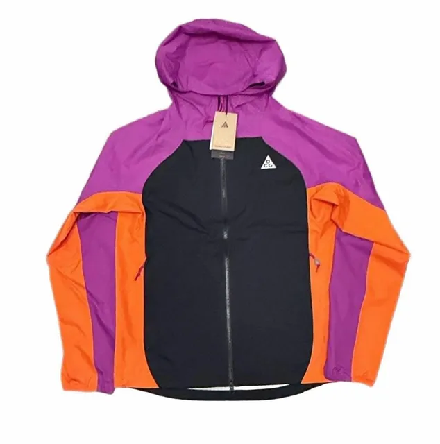 Nike ACG Storm-FIT ADV Jacket Size Small Men’s will fit Women’s Medium.