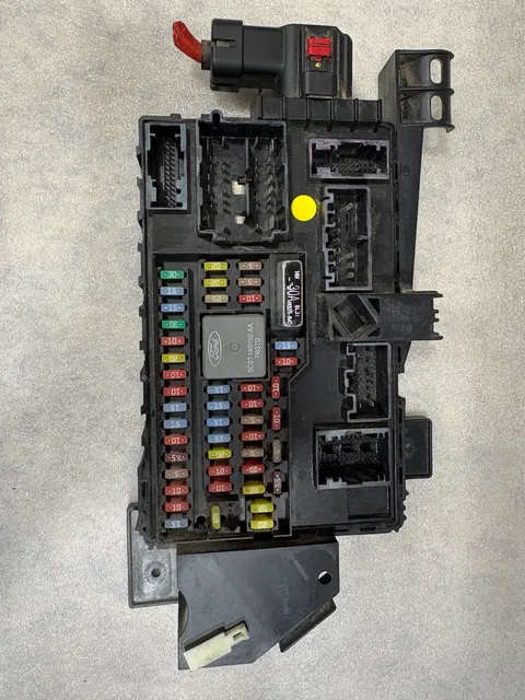 08-10 Ford F250 F350 Super Duty Smart Junction Fuse Box 7C3T-15604-AM