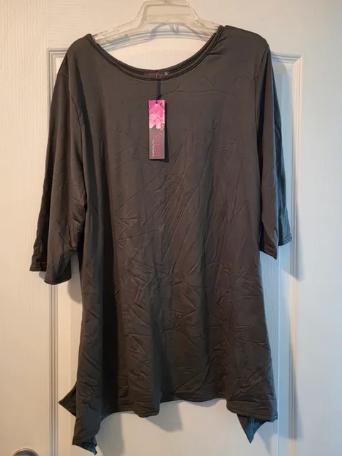 NWT Azalea by Firmiana Tunic Top 3X Olive Green Long Sleeve Curved Hem