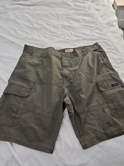 Wrangler Relaxed Fit Cargo Shorts Size 46x10 Olive Green Stretch
