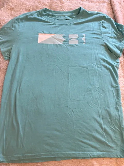 Under Armour Graphic T-Shirt Size L Light Blue