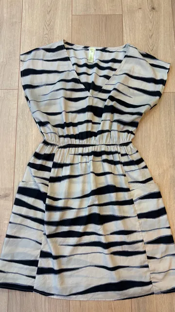 Bee Stitched Striped Dress Size M