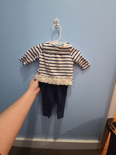 Carter's And Old Navy Outfit Size 3M Striped Top And Navy Leggings