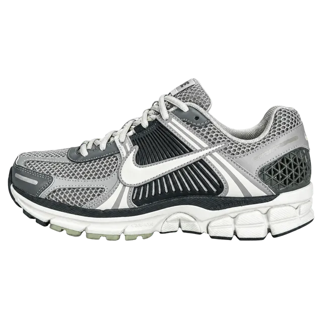 Nike Zoom Vomero 5 Size 7 Cobblestone Light Bone