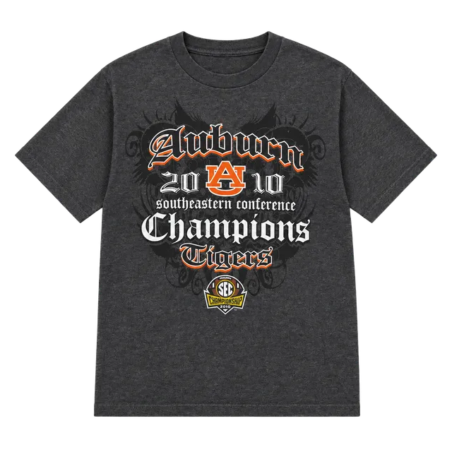 Vintage Auburn Tigers Grey Short Sleeve SEC Champions 2010 NCAA Graphic T shirt 
Size Men’s Medium
Dm for measurements 
Send offers 
 #college #Auburn #Football
