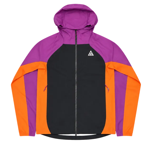 Nike ACG Storm-FIT ADV Jacket Size Small Men’s will fit Women’s Medium. 