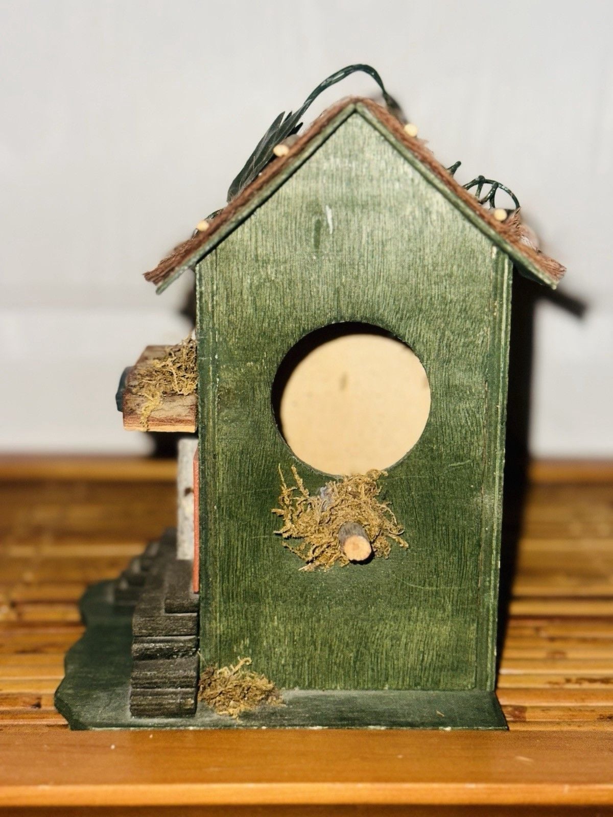 NWOT Vintage Wooden Bed & Breakfast Bird House Bird Feeder Outdoor Springtime 15