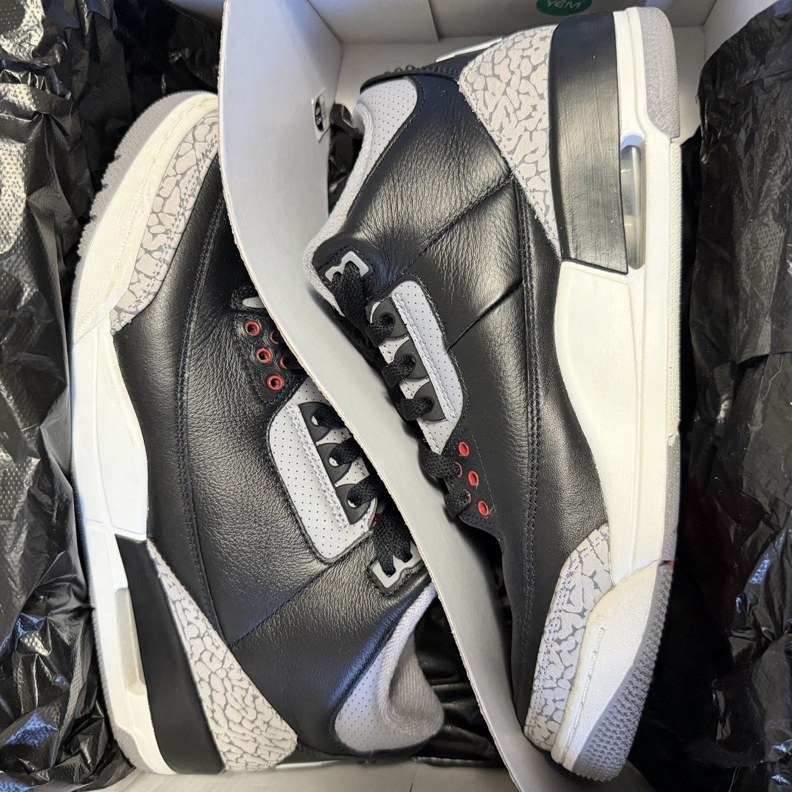 Air Jordan 3 Men's Size 9.5 Retro OG Sneakers Black/Cement DN3707-010 3
