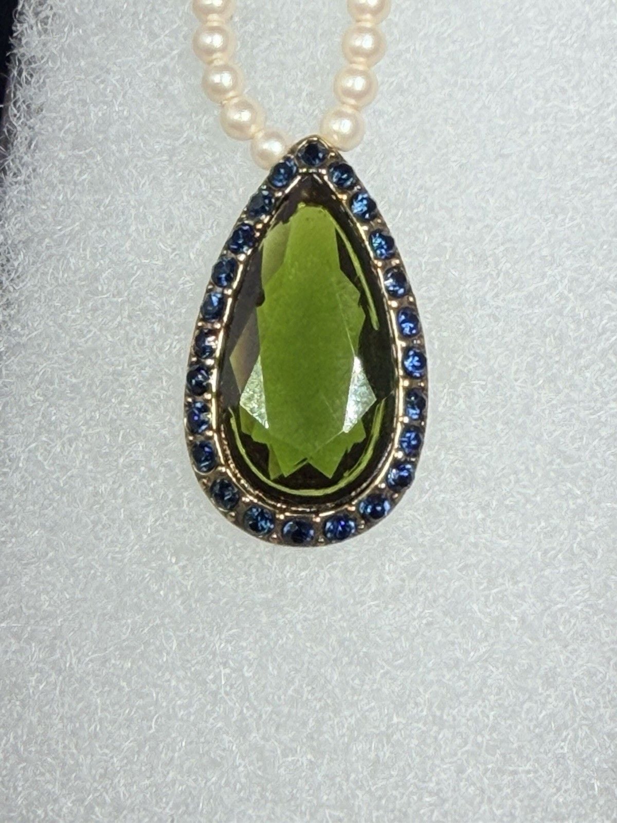 Vtg Signed MONET Olive Green Teardrop Pendant Faux Pearl Halo Necklace Mid Cent 3