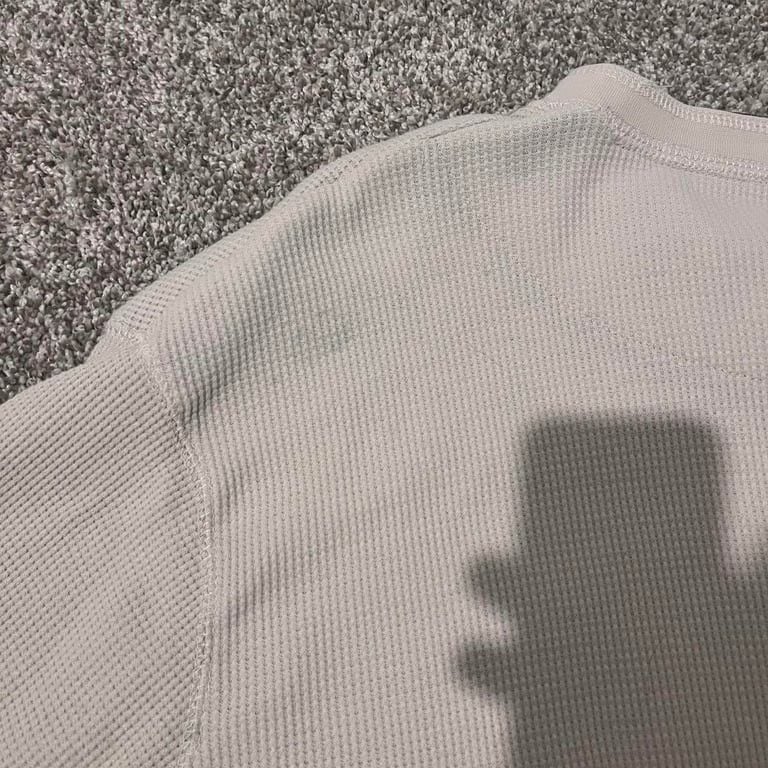 Cream layered long sleeve shirt
small stains on back and back of sleeve 5