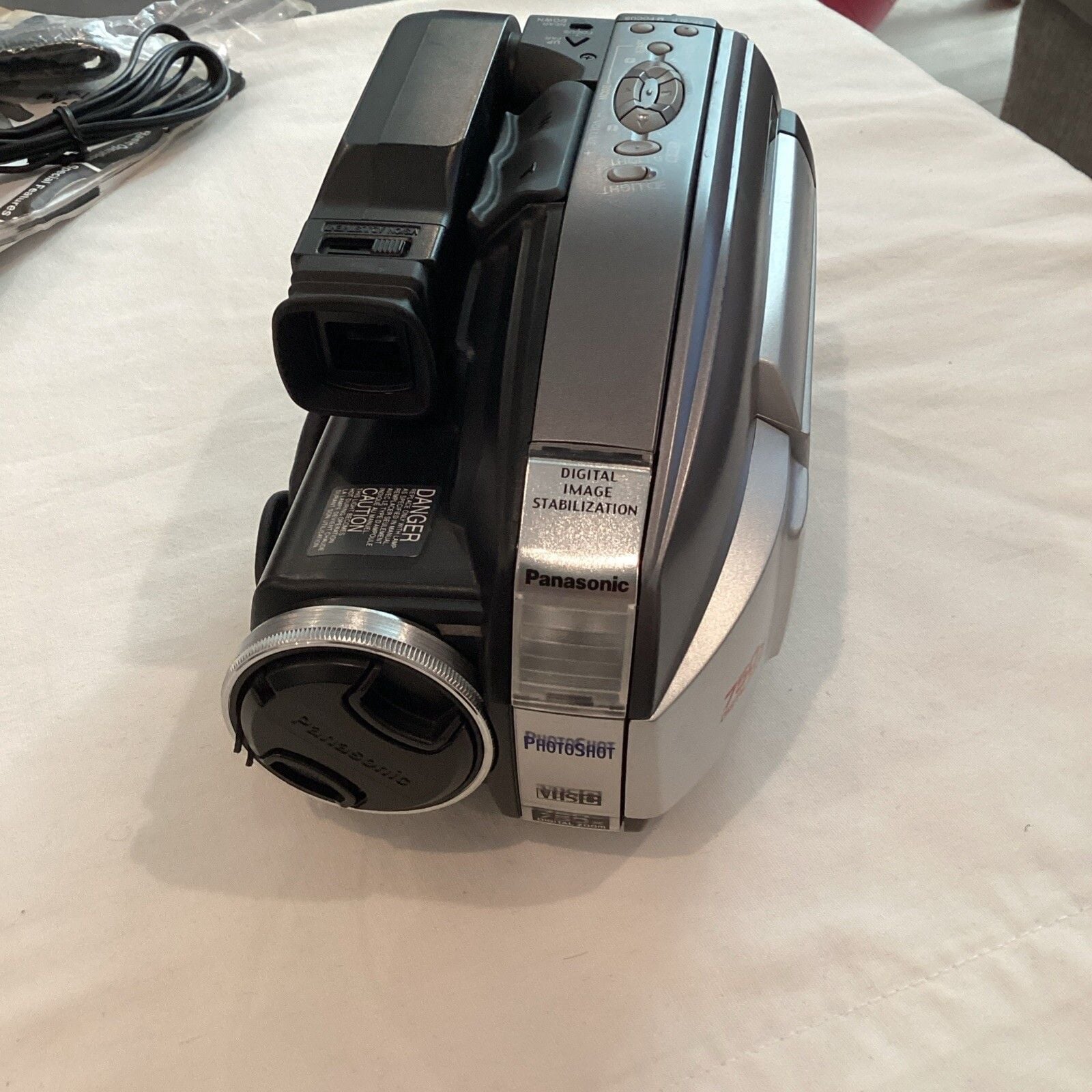 Panasonic Pamcorder VHS-C Camcorder PV-L452 W Battery, Cord, Strap, And Manual 2