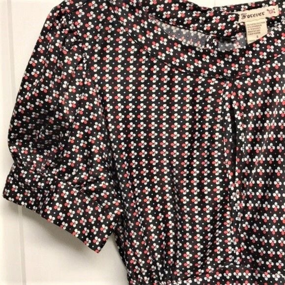 Forever Black Red White Floral Print Keyhole Neck Tie Back Satin Top Size S 6