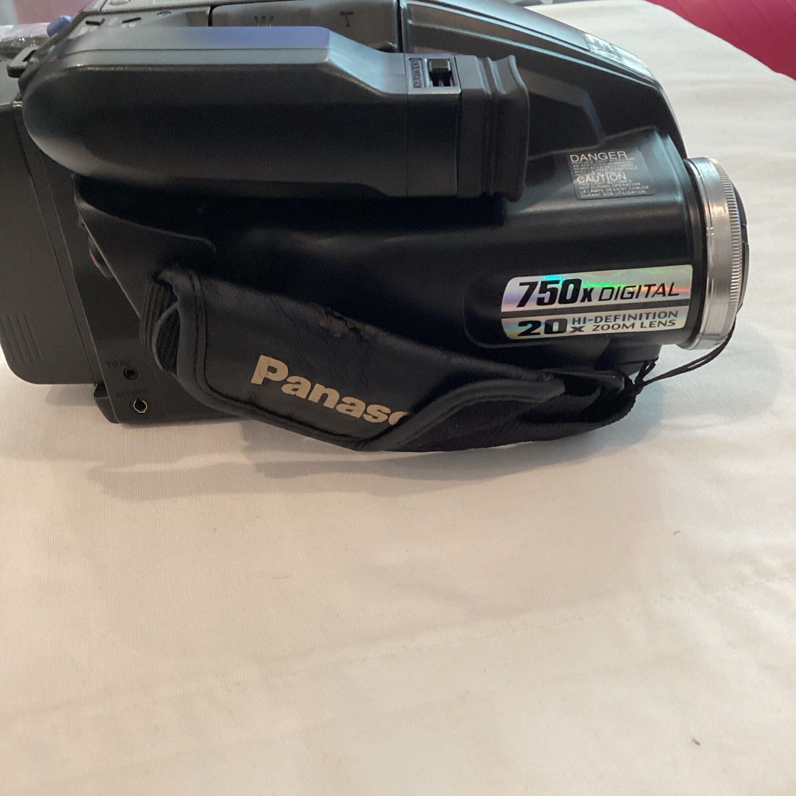 Panasonic Pamcorder VHS-C Camcorder PV-L452 W Battery, Cord, Strap, And Manual 8