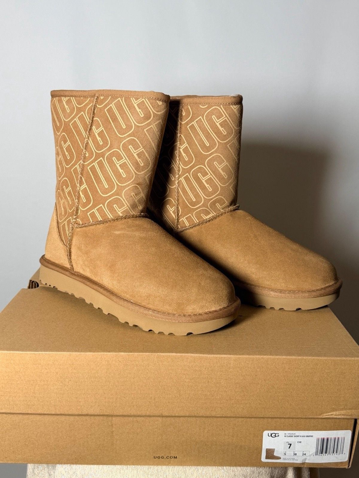 UGG Women's Classic Ankle Boots in Chestnut with Logo Detail 2