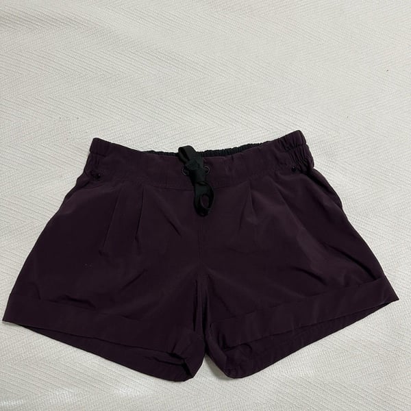 Lululemon Shorts Womens 8 Purple On The Fly 2.5” Athletic Running Walking