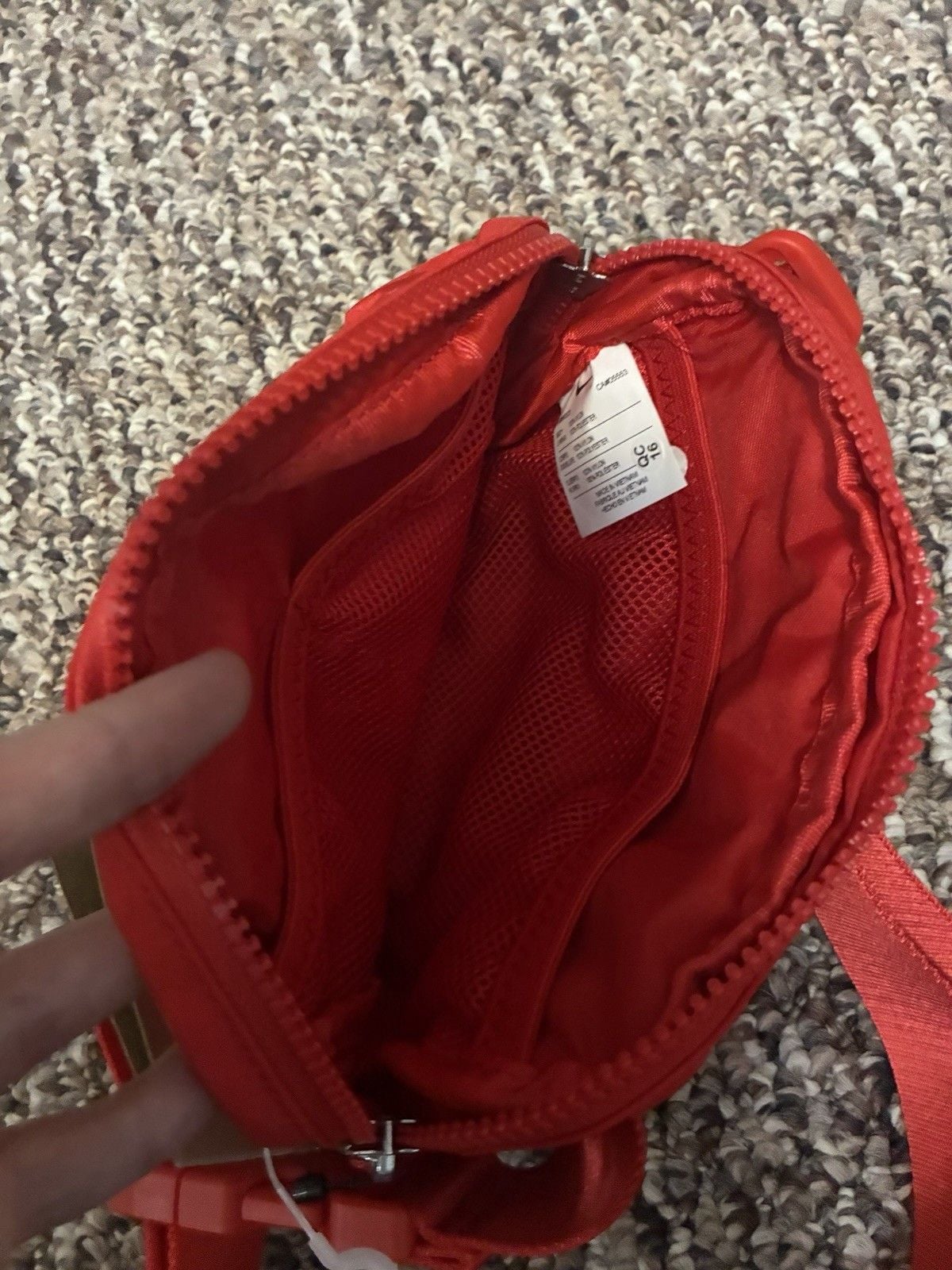 NEW NIKE AURA 2L CROSSBODY UNISEX BAG RED TRAVEL BELT FANNY 7