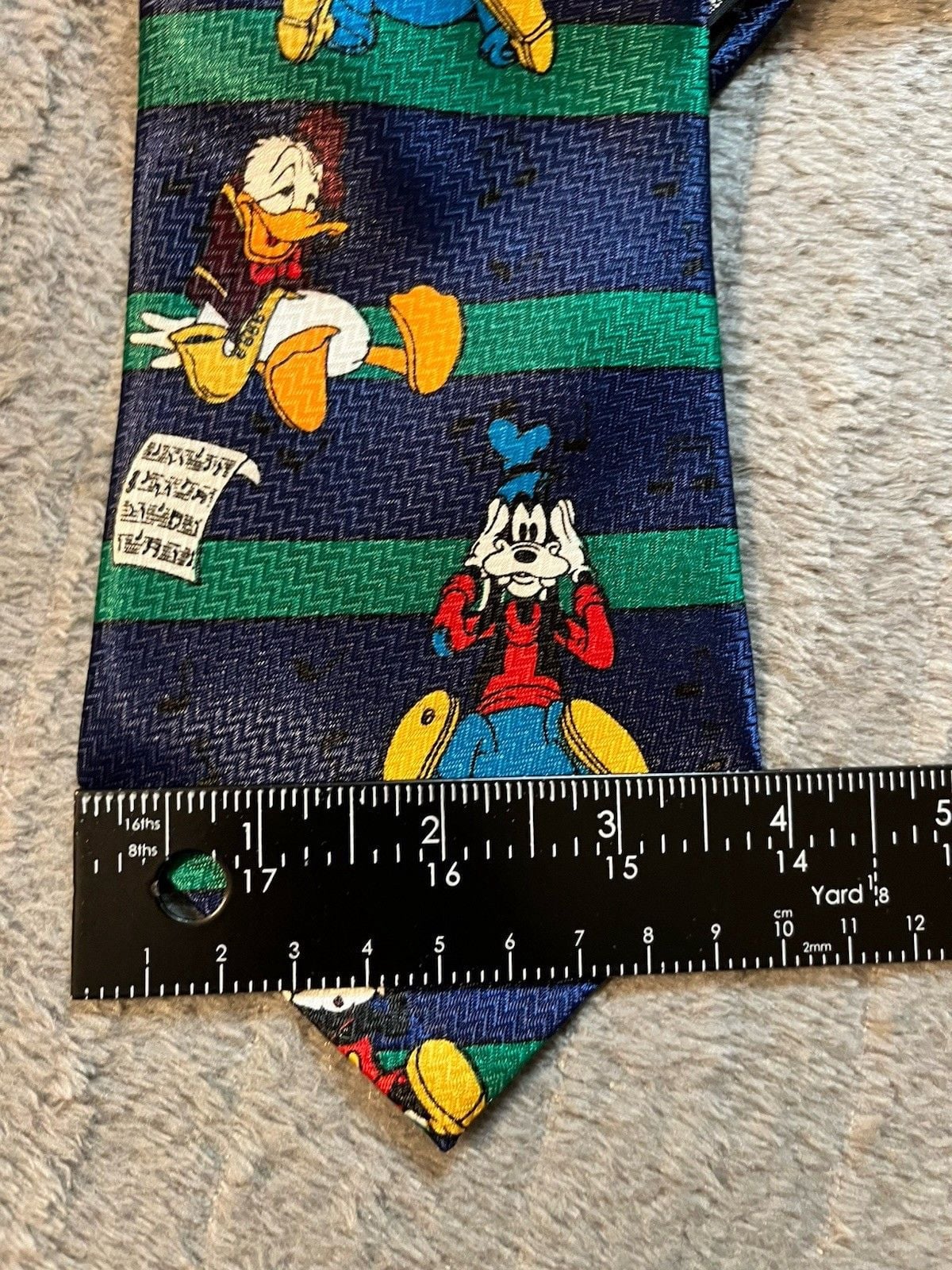 Men’s Disney Mickey Mouse Goofy Donald Duck 100 % Silk Neck Tie Blue Green 4” 12