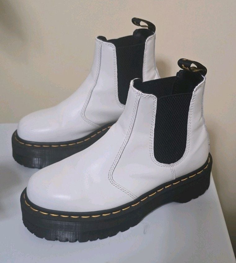 Doc Martens 2976 Chelsea Platform Boots Quad Smooth White Leather US SZ 8 BH 5