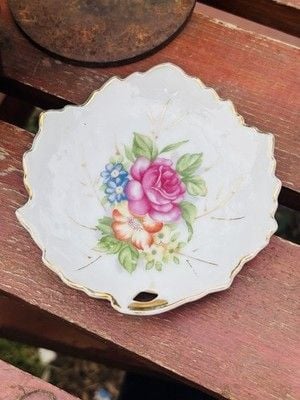 Vintage Noritake Porcelain Floral Trinket Dish w/ Gold Trim & Thumb Handle 8