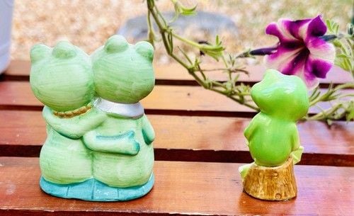 VTG MCM Lot Of 2 JSNY Frogs Singing Frog Couple & Lonely Frog Made In Taiwan MCM 5