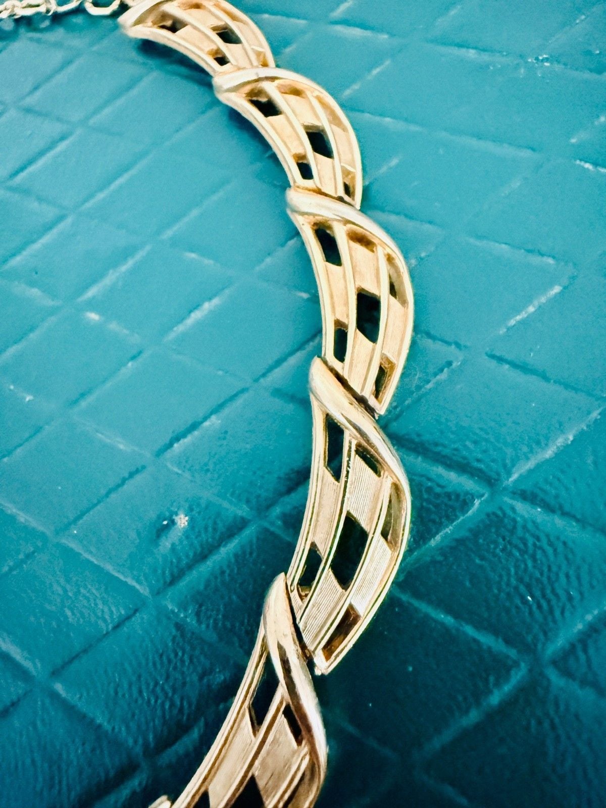 Trifari Signed Choker Necklace Gold Tone Openwork Basketweave Links Vintage 8