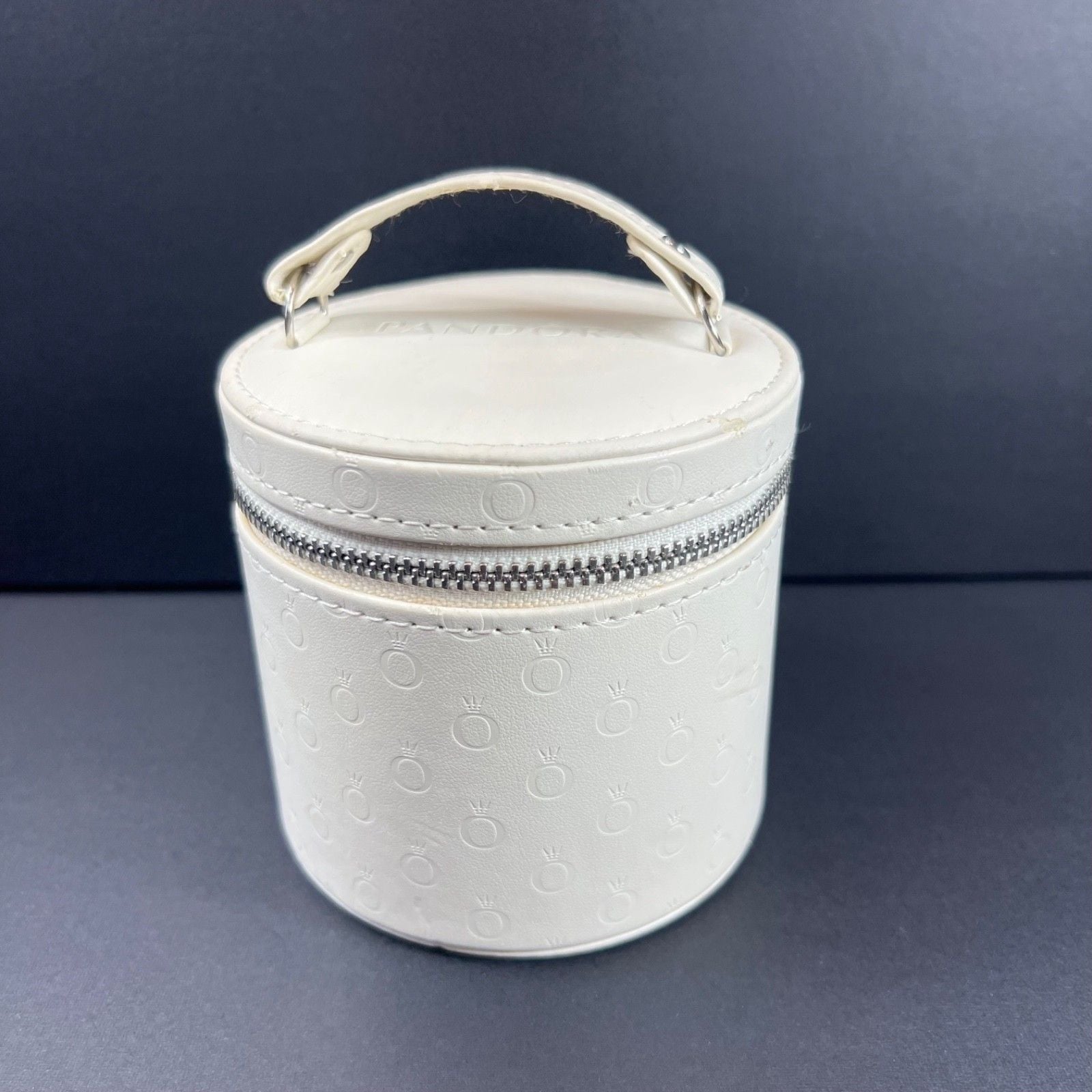 Pandora Round 3.75" Travel Jewelry Case with Zipper Removable Tray and Mirror 1