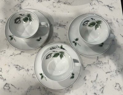 VTG set of Rosenthal Continental dinnerware in the "Midnight Rose" patter 7