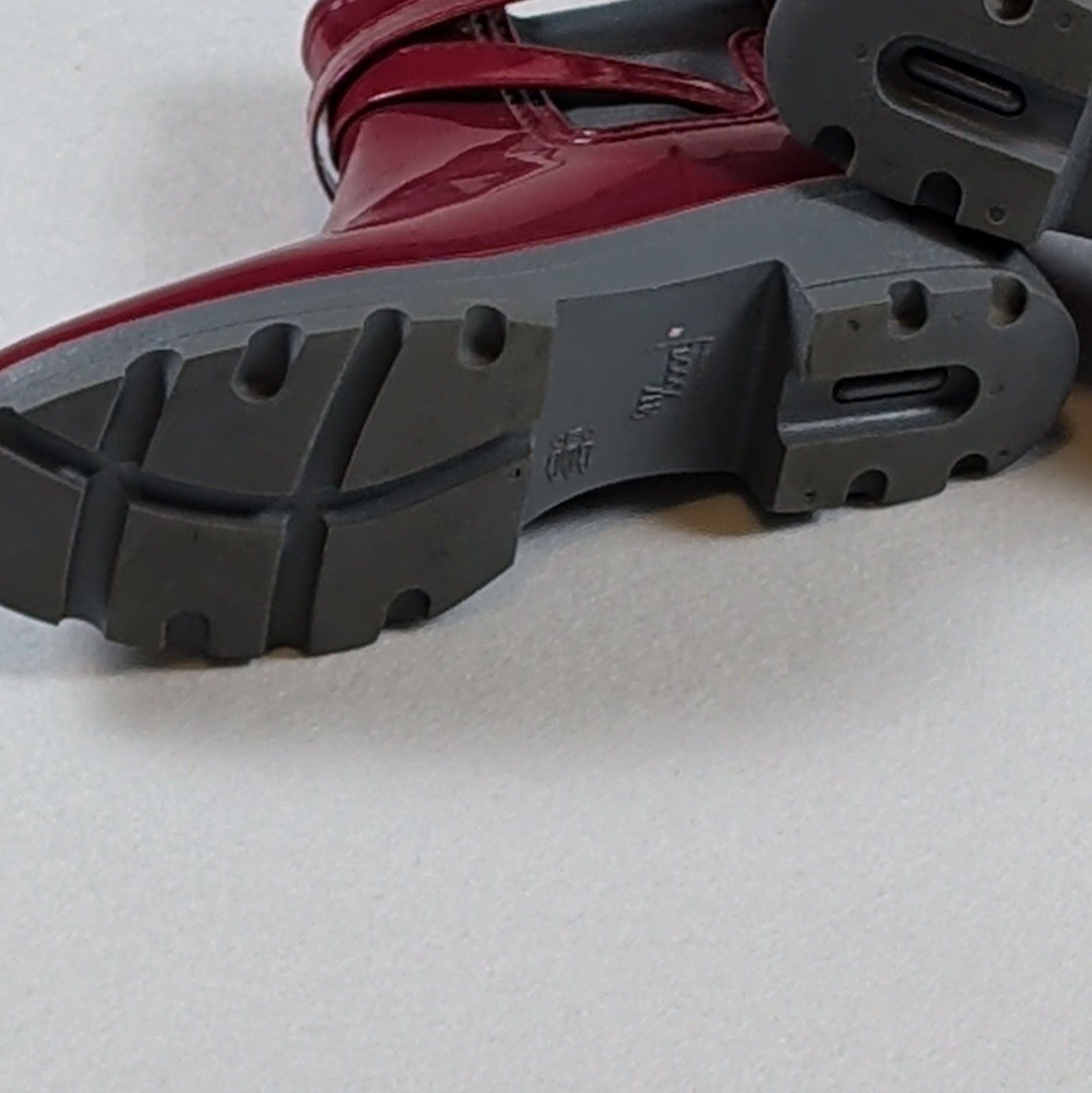 Women's Burgundy Chelsea Ankle Rain Boots Buckle Strap Rubber Lug Sole size 9 8