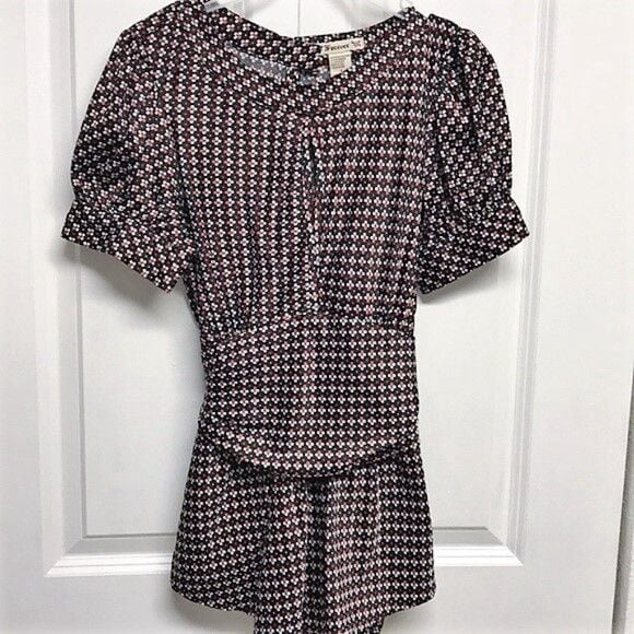 Forever Black Red White Floral Print Keyhole Neck Tie Back Satin Top Size S 2