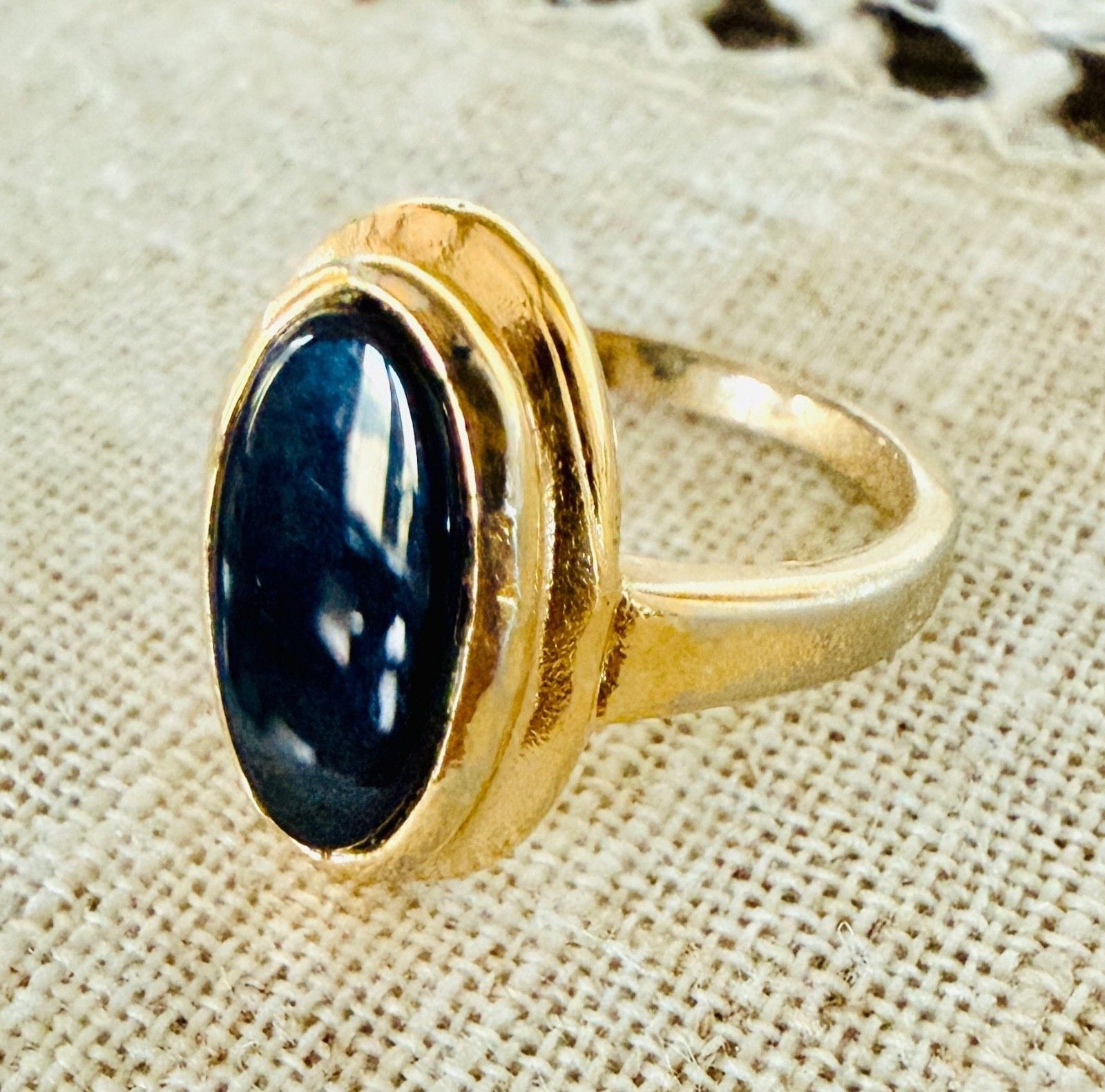 Vintage Gold Tone Black Onyx Cocktail Ring Bezel Set Oval Cabochon Size 5 7