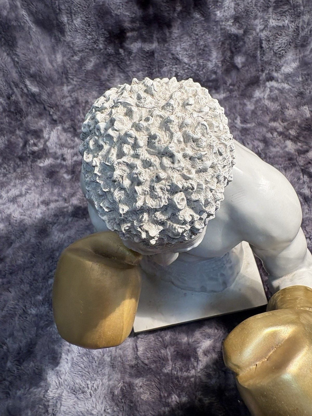 Male Boxer Bust Statue Gold Boxing Gloves White Resin Tabletop Sculpture 33/40 4