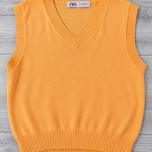 ZARA Women’s S Orange V Neck Knit Sweater Vest Sleeveless Viscose Blend