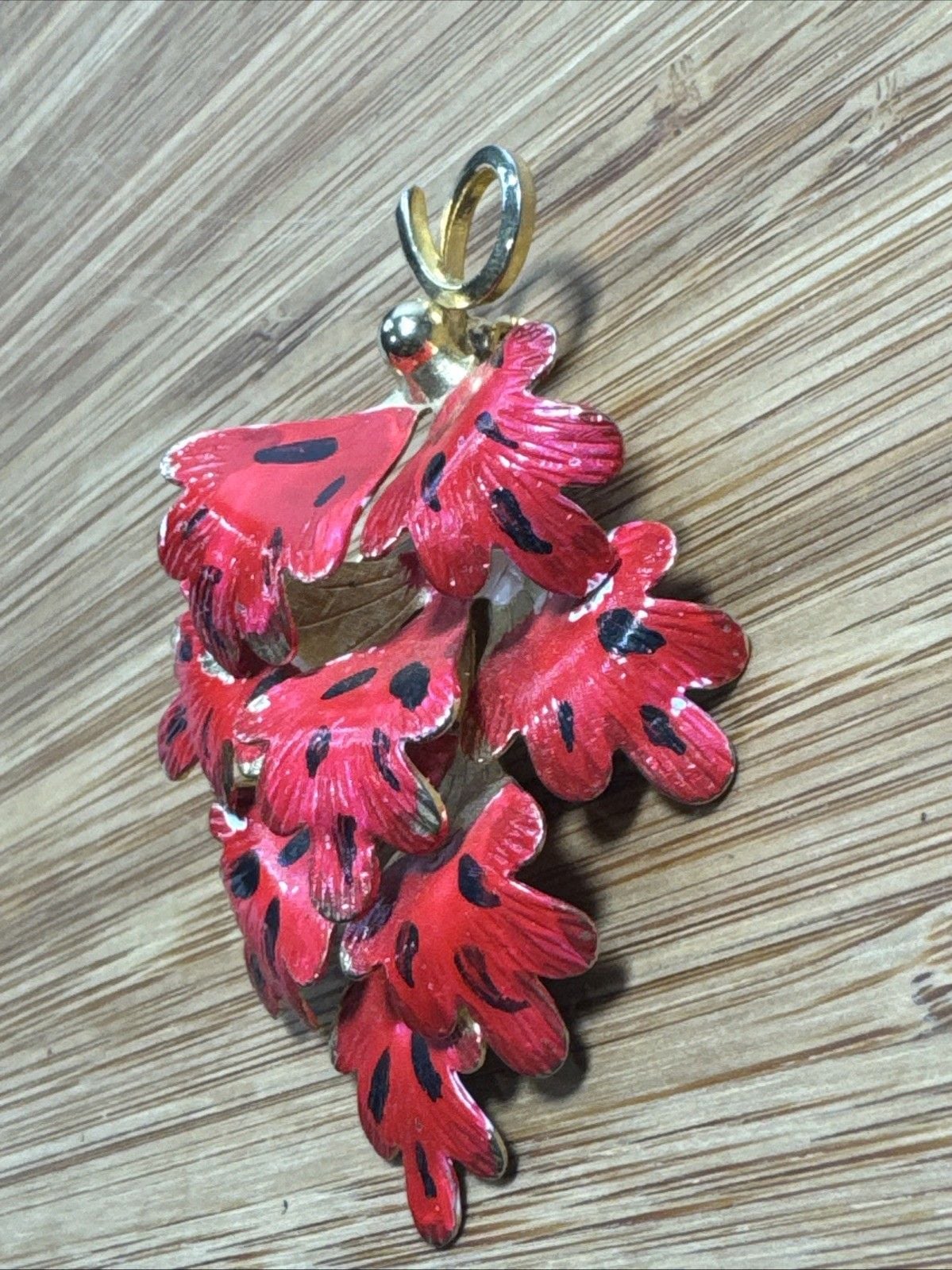Vintag MCM Enamel Flower Brooch Pin Textured Gold Tone Strawberry Leaves 2.25" 3