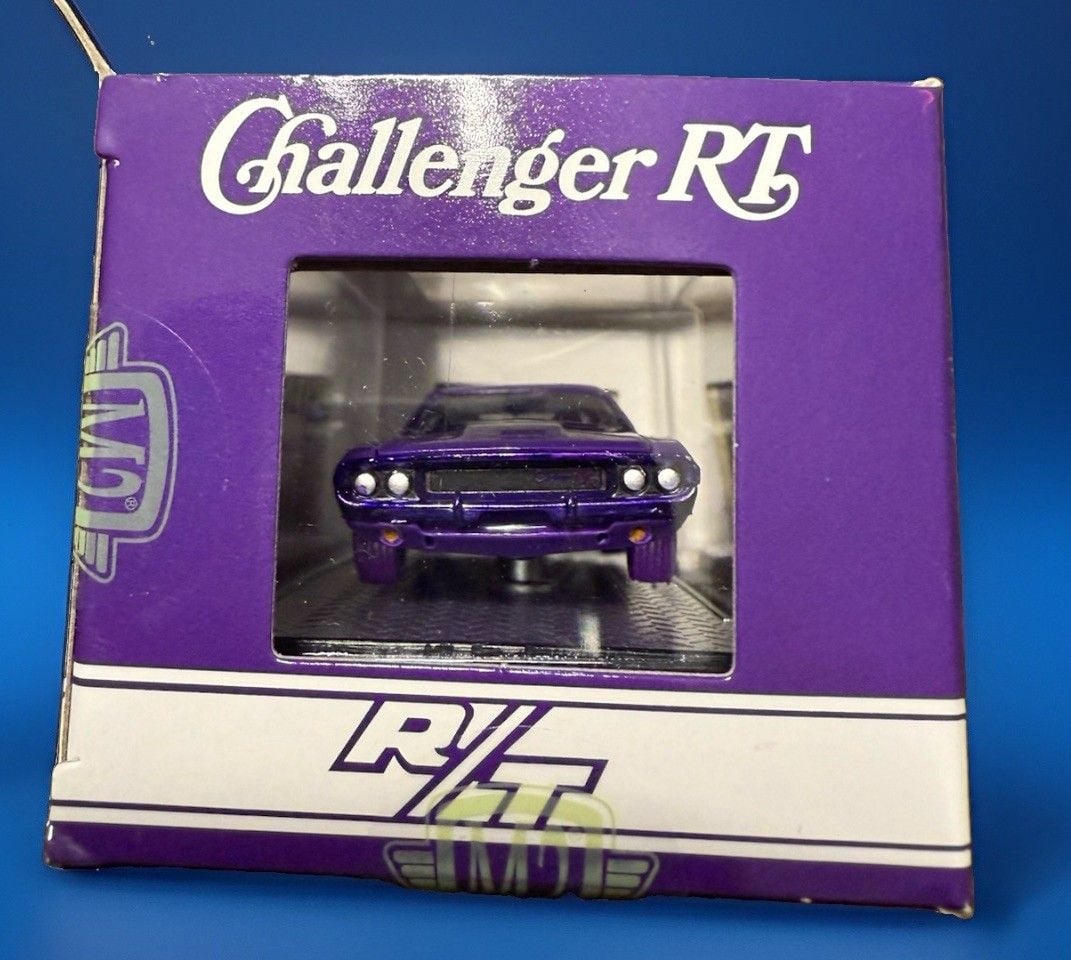 M2 1970 Dodge Challenger R/T 440 Six Pack Purple 1:64 Diecast CHASE 4