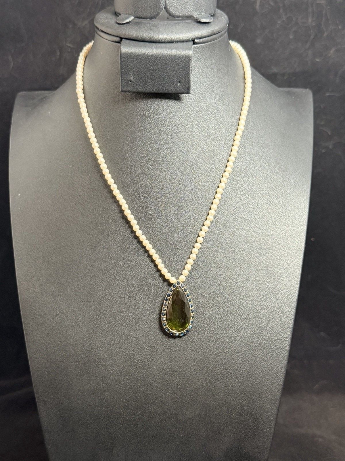 Vtg Signed MONET Olive Green Teardrop Pendant Faux Pearl Halo Necklace Mid Cent 2