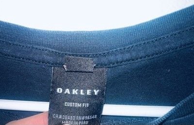 Oakley Medium Big Spell Out In Golden Yellow On Black Tee Surfing Hiking Summer 8