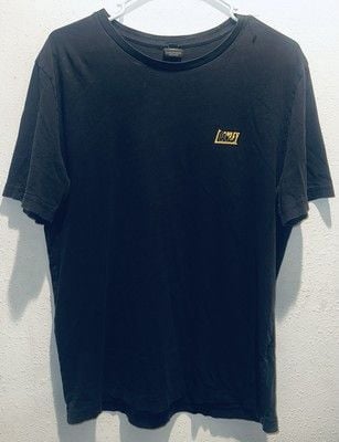 Oakley Medium Big Spell Out In Golden Yellow On Black Tee Surfing Hiking Summer 2