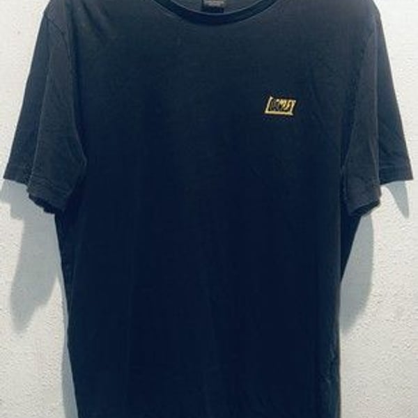 Oakley Medium Big Spell Out In Golden Yellow On Black Tee Surfing Hiking Summer