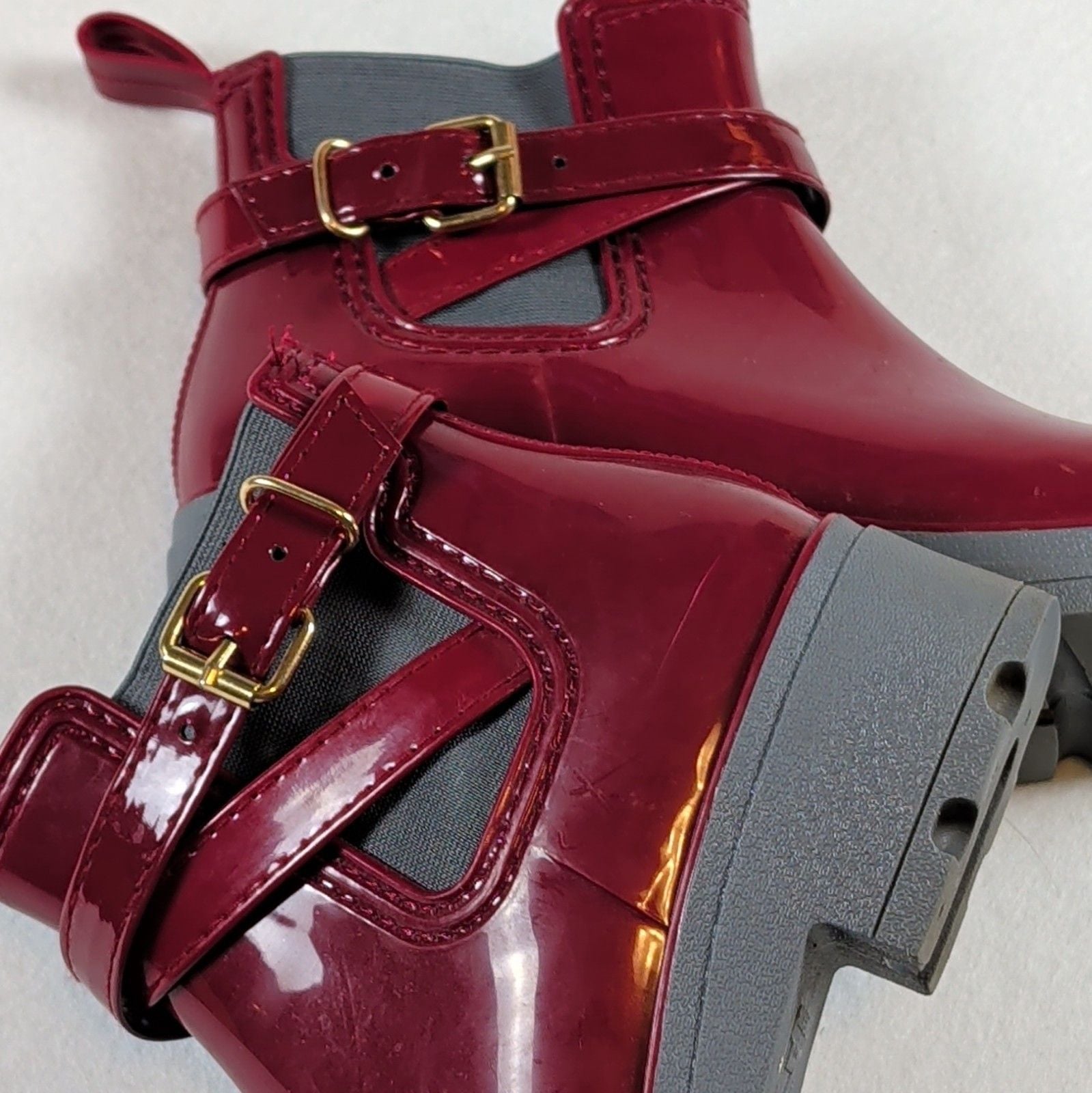 Women's Burgundy Chelsea Ankle Rain Boots Buckle Strap Rubber Lug Sole size 9 9