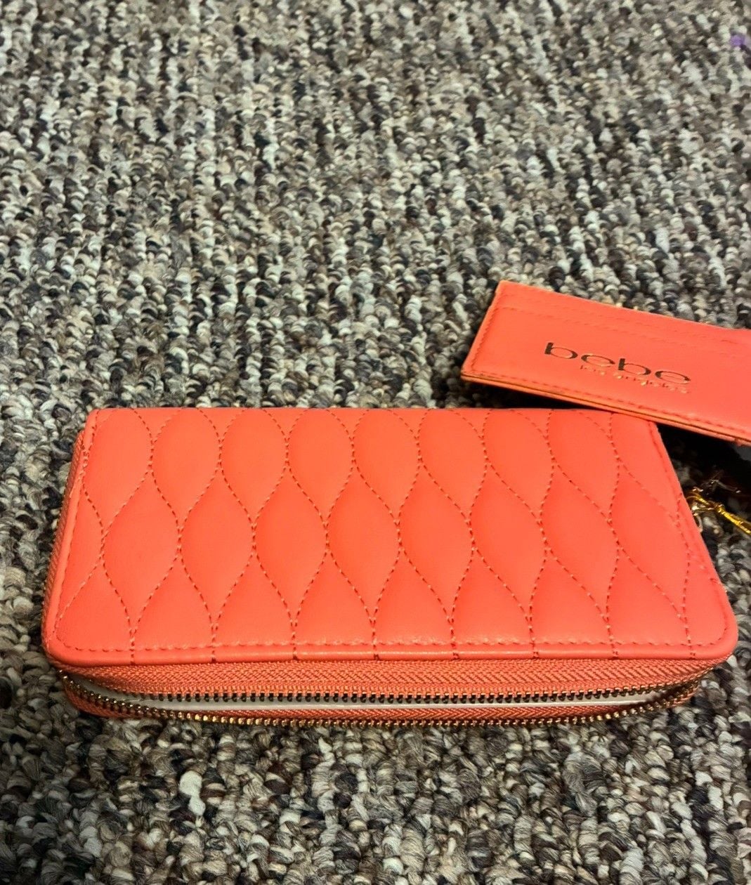 bebe Coral Quilted Zip-Around Wallet Wristlet w/ Card Holder for Women nwt 6